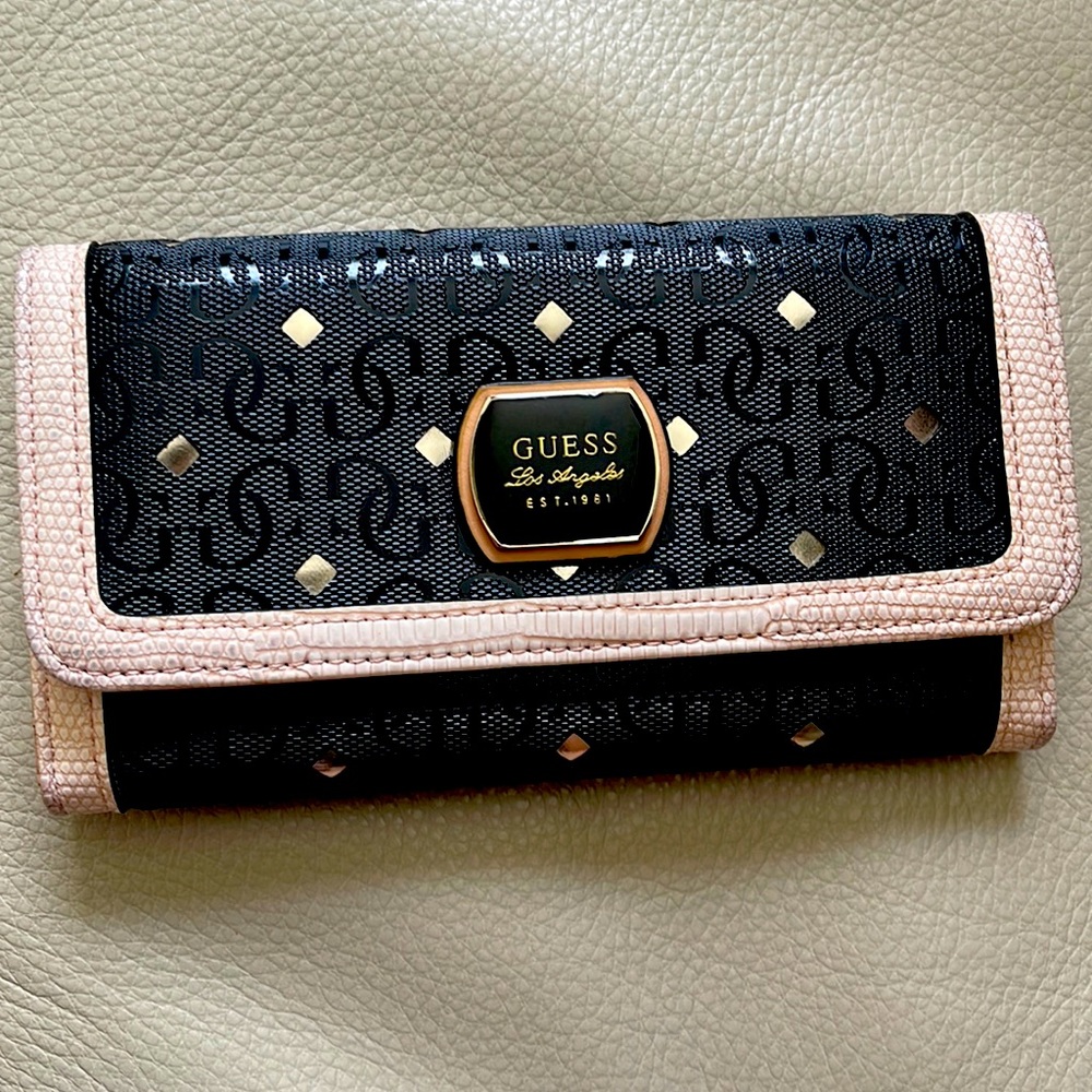 GUESS Women Wallet . Lightly used Black and baby pink wallet